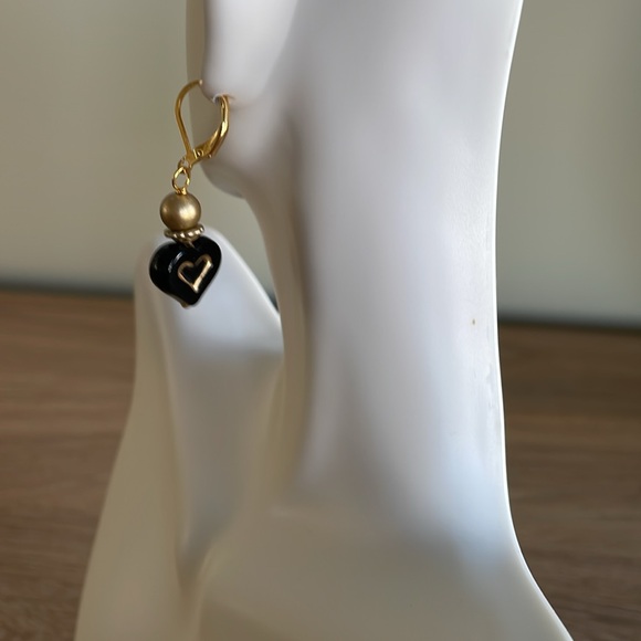 HAND CRAFTED BLACK HEARTS PIERCED EARRINGS - Picture 4 of 14